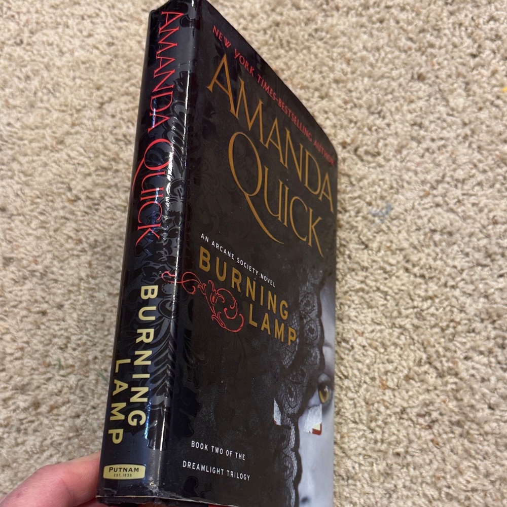 Burning Lamp Novel by Amanda Quick- Hardcover with holographic design - Picture 4 of 9